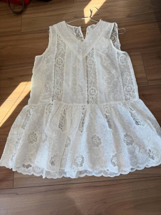 Dresses & Skirts - White Lace Sleeveless Dress
